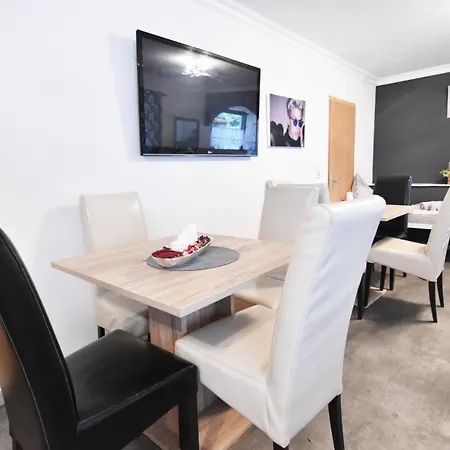 בית נופש Comfortable Garden House With Terrace Düren - Eifel